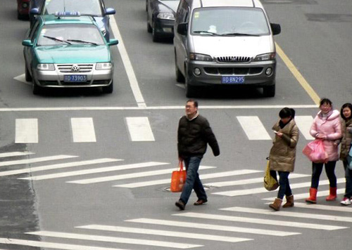 注意道路不同的标线